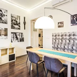 Pop Arts Apartment
